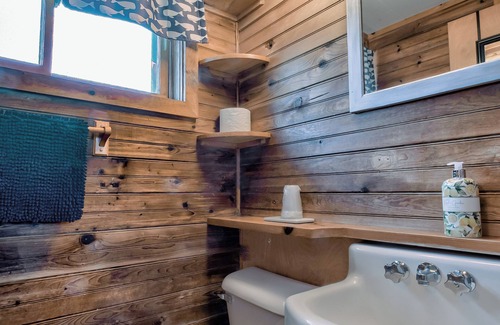 Ocean Bay Park Hôtel | Seashore Condo Hotel #19, Cozy Fire Island Escape, Near Ferry - With Bay Views and Steps from the Beach.