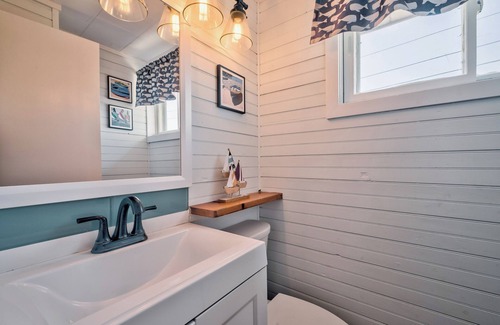 Ocean Bay Park Hôtel | Seashore Condo Hotel #21, Cozy Fire Island Escape, Near Ferry - With Bay Views and Steps from the Beach.