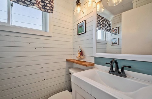 Ocean Bay Park Hôtel | Seashore Condo Hotel #21, Cozy Fire Island Escape, Near Ferry - With Bay Views and Steps from the Beach.
