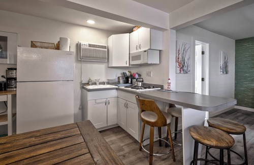 Ocean Bay Park Hôtel | Seashore Condo Hotel Two Bedroom Suite, Spacious Fire Island Escape, Near Ferry - With Bay Views and Steps from the Beach.