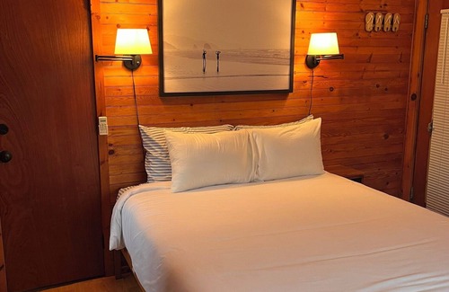 Ocean Bay Park Hôtel | Seashore Condo Hotel Junior Suite First Floor, Cozy Fire Island Escape, Near Ferry - With Bay Views and Steps from the Beach.