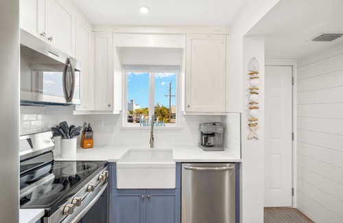 Mid Island Copropriété | Seaside 206 | Gulf-Front Condo w/ Views & Beach Access