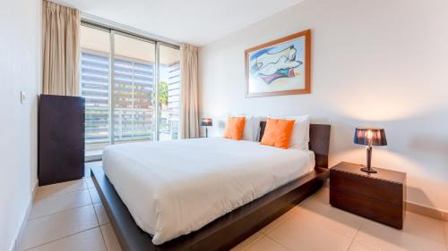 Salgados Appartement | Seaside 3BDR Flat in Salgados with Pool by LovelyStay