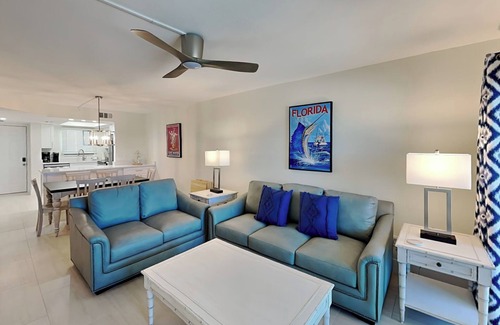 Mid Island Copropriété | Seaside 409 | Steps to the Sand + Loaded w. Resort Extras!