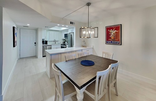 Mid Island Copropriété | Seaside 409 | Steps to the Sand + Loaded w. Resort Extras!