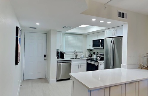 Mid Island Copropriété | Seaside 409 | Steps to the Sand + Loaded w. Resort Extras!
