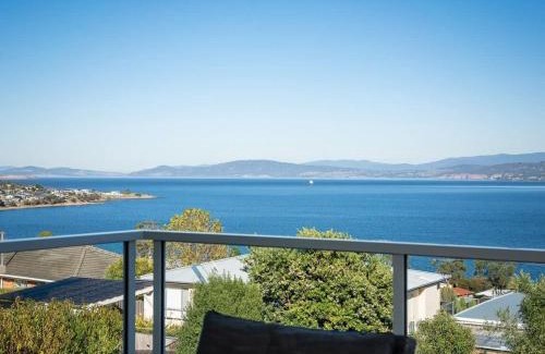 Howrah Maison | Seaside Chic Villa with Breathtaking Ocean Views