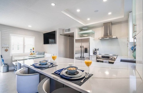 Delray Beach Copropriété | Nouvelle annonce !! Marchez jusqu'à la plage et Atlantic Ave! 100 $ de rabais