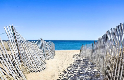 Salisbury Beach Appartement | Seaside Escape with Porch and Direct Beach Access