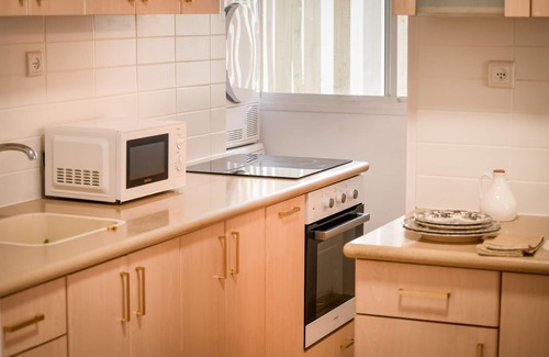 Netanya Appartement | Seaside Escape with Private Patio by Sea N Rent