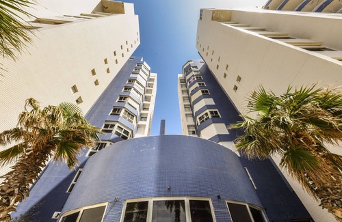 Netanya Appartement | Seaside Escape with Private Patio by Sea N Rent