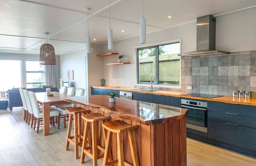 Pukehina Maison | Seaside Family Escape - bring the pets too!