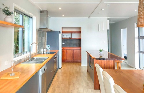Pukehina Maison | Seaside Family Escape - bring the pets too!