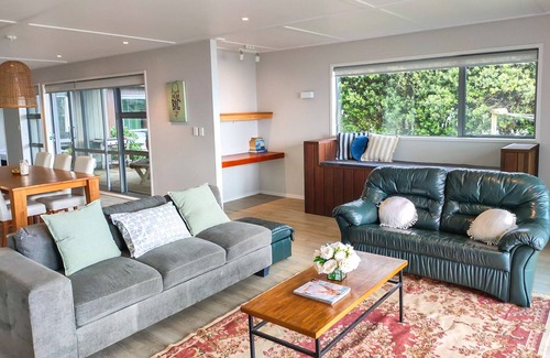 Pukehina Maison | Seaside Family Escape - bring the pets too!