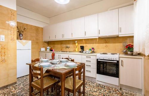 Avia Appartement | Seaside Family Haven - Avia's Spacious Getaway