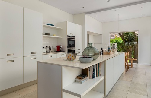 Milnerton Maison | Seaside Family Haven|Stunning Table Mountain View