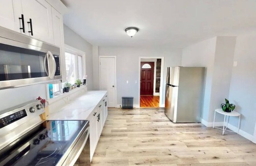 Swampscott Maison | Seaside Getaway Home, Near Salem, Comes with Free Parking & Wi-Fi!