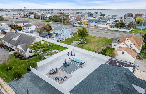 Seaside Heights Maison | Seaside Heights Home- All Season Swim Spa with Bay Views & Game room!