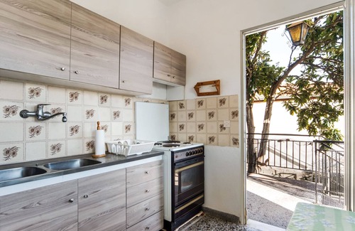 Asprovalta Maison | Seaside Holiday Home With Balcony