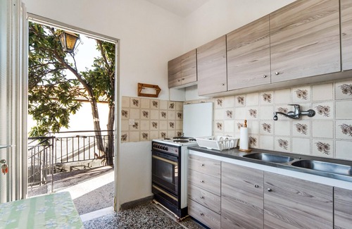 Asprovalta Maison | Seaside Holiday Home With Balcony