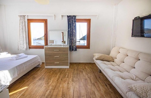 Gumusluk Maison | Seaside House with Refreshing View in Gumusluk