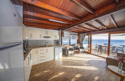 Gumusluk Maison | Seaside House with Refreshing View in Gumusluk