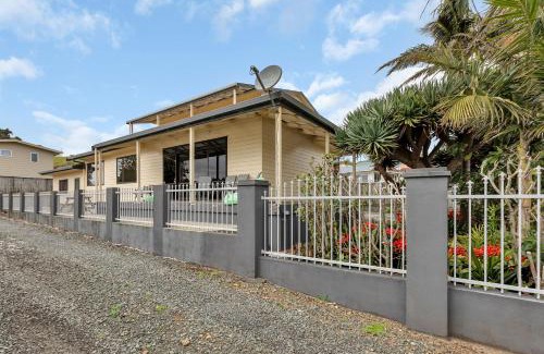 Cable Bay Maison | Seaside on Stratford - Cable Bay Holiday Home
