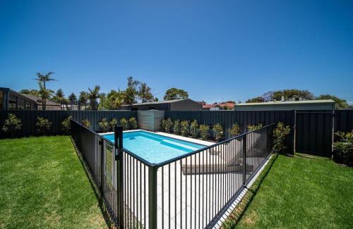 Grange Maison | Seaside on Swan Laneway Retreat