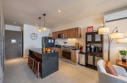 Akumal Copropriété | Seaside Penthouse! Rooftop Jacuzzi & Ocean Views!