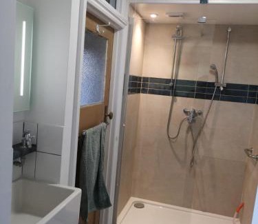 Aberystwyth Appartement | Seaside Retreat Guest Suite - Encil ger y môr