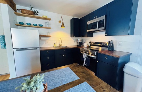 Portland Appartement | Seaside Retreat in Cape Elizabeth. Walk to 2 Beaches, restaurants + coffee shops