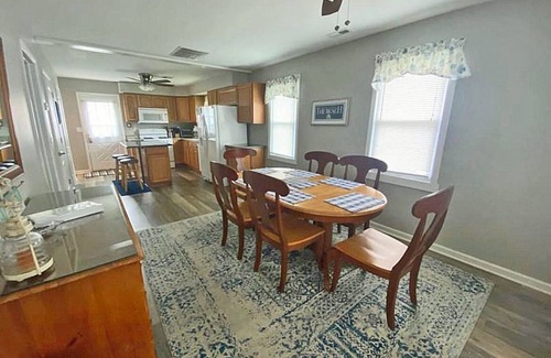 Seaside Heights Maison | Seaside Retreat Cottage a été entièrement rénové et beaucoup d'espace à l'arrière!