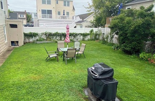 Seaside Heights Maison | Seaside Retreat Cottage a été entièrement rénové et beaucoup d'espace à l'arrière!