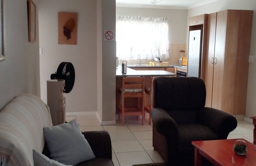 Klein Brak River Appartement | Seaside self-catering holiday accommodation with garden/braai (BBQ) facility.