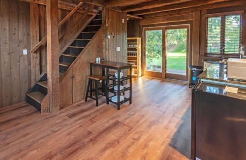 East Norwalk Cottage | Seaside Serenity: 2B 1B, Patio,Near Beach