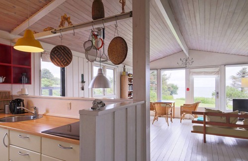 Hoensinge Maison | Serenite en bord de mer a Lumsas Retreat-By Traum