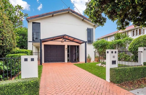 Wynnum Appartement | Seaside Serenity at Plumeria Place