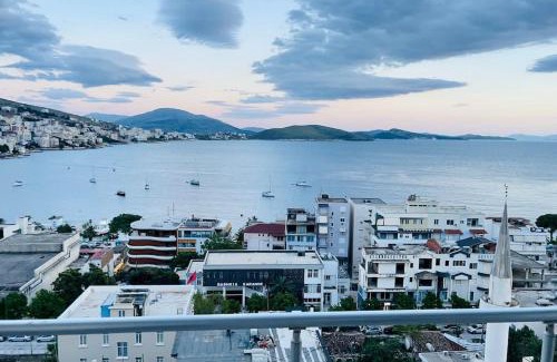 Qender Appartement | Seaside Serenity! FREE PARKING!