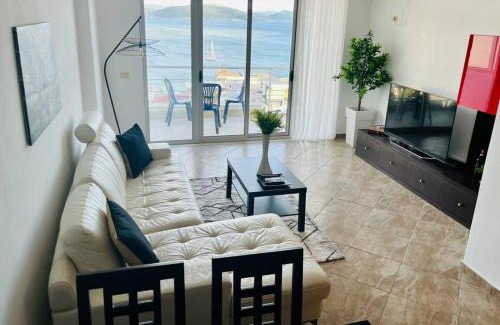 Qender Appartement | Seaside Serenity! FREE PARKING!