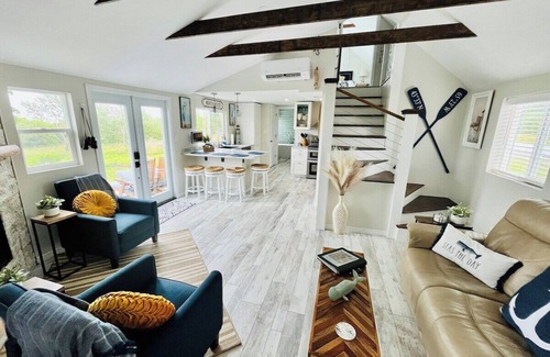 Ingomar Cottage | Seaside Serenity: Oceanfront Elegance in Shelburne, Nova Scotia