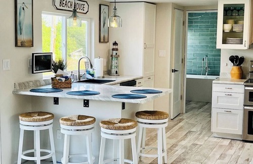 Ingomar Cottage | Seaside Serenity: Oceanfront Elegance in Shelburne, Nova Scotia