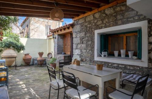 Skala Eresou Maison | Seaside Summer House, Cozy Yard