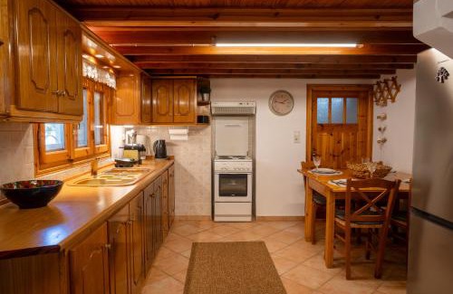 Skala Eresou Maison | Seaside Summer House, Cozy Yard