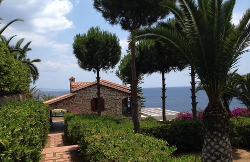 Kato Sounion Villa | Villa de bord de mer avec piscine privée et vue imprenable sur la mer Égée