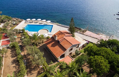 Kato Sounion Villa | Villa de bord de mer avec piscine privée et vue imprenable sur la mer Égée