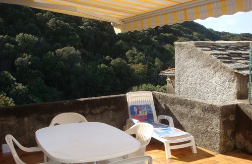 Pino Appartement | LOCATION SAISONNIERE D' APPARTEMENT A PINO CAP CORSE POUR 3 PERS.