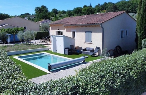 Mirabel-aux-Baronnies Maison | Maison de location saisonnière avec piscine "Les oliviers des montées"