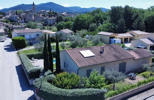 Mirabel-aux-Baronnies Maison | Maison de location saisonnière avec piscine "Les oliviers des montées"