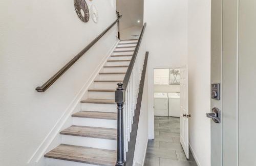 Aurora Appartement | Seasonal Pool, Balcony Quiet and Cozy Aurora Condo!