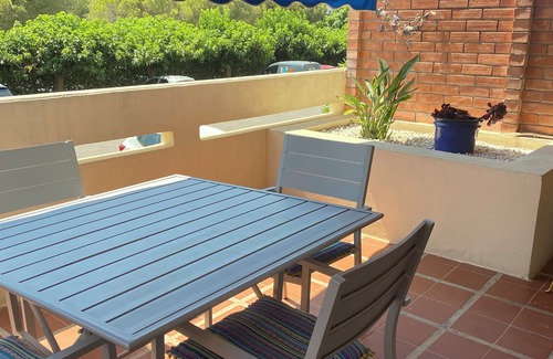 Frejus Port Appartement | Seasonal rental Two-room apartment 48 m2 Frejus plage et du Port. Terrace 15 m2.